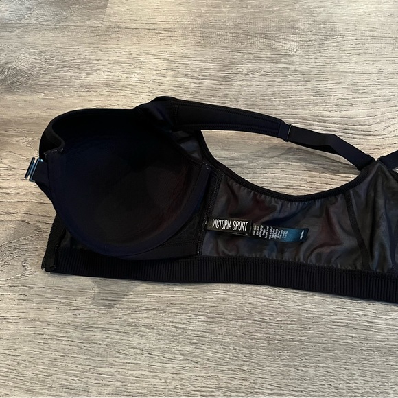 Victoria's Secret Knockout Front-Close Sports Bra (Geometric) - Picture 7 of 10